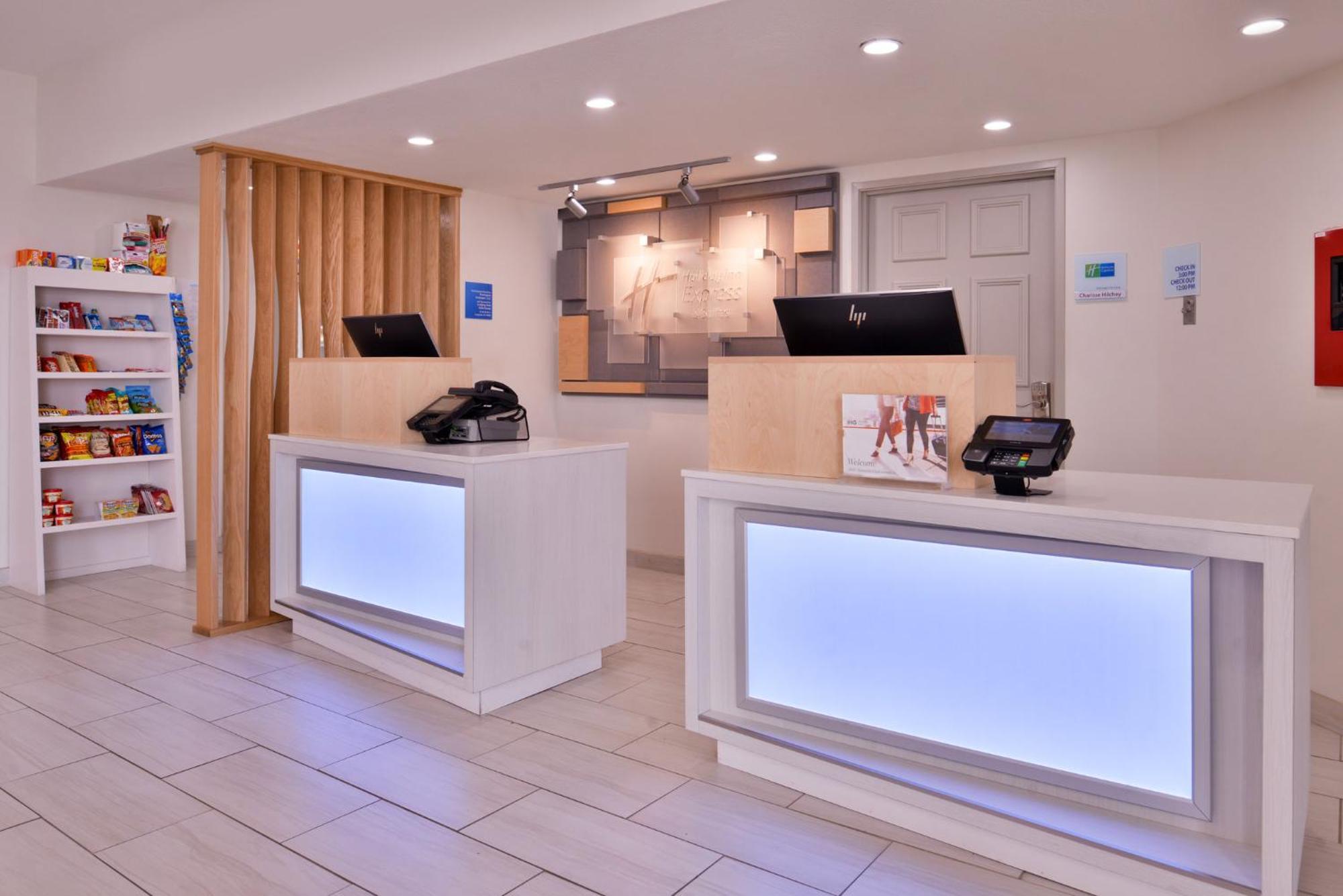 Holiday Inn Express Hotel & Suites Farmington By Ihg Екстер'єр фото