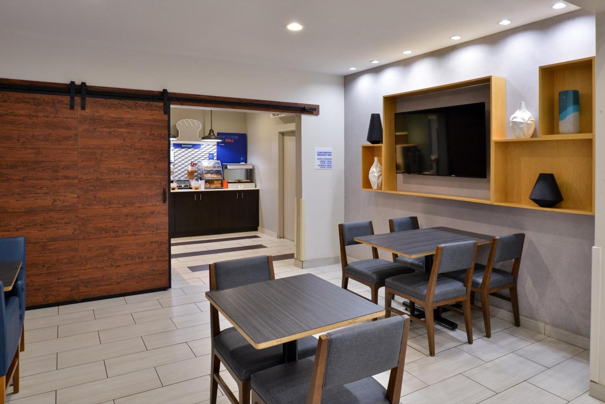 Holiday Inn Express Hotel & Suites Farmington By Ihg Екстер'єр фото