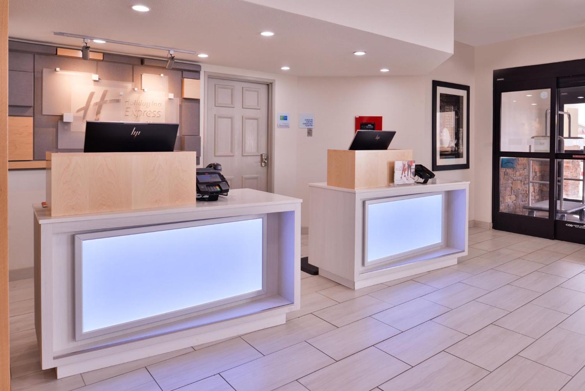 Holiday Inn Express Hotel & Suites Farmington By Ihg Екстер'єр фото